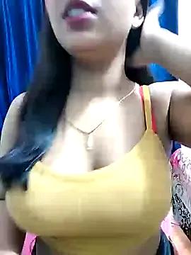 Photos of Maahhii_2 from StripChat is Freechat