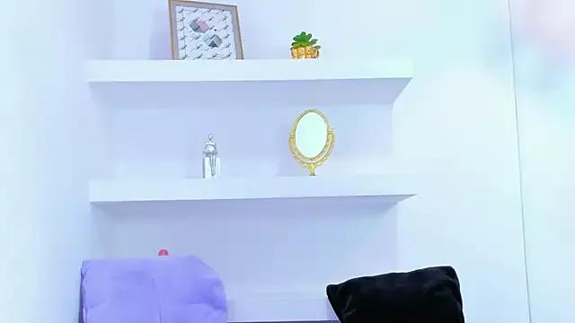 MacarenaSmith from StripChat is Freechat
