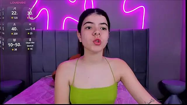Maddy_bennet from StripChat is Freechat
