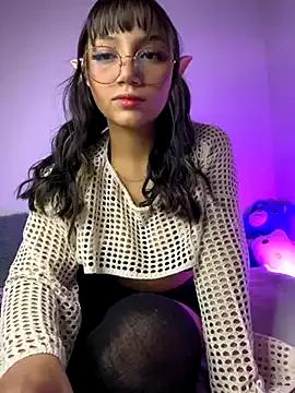 Maddy_w from StripChat is Freechat