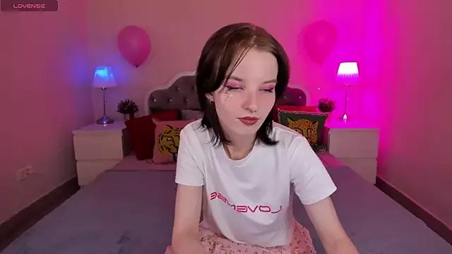 Madelaineses from StripChat is Freechat
