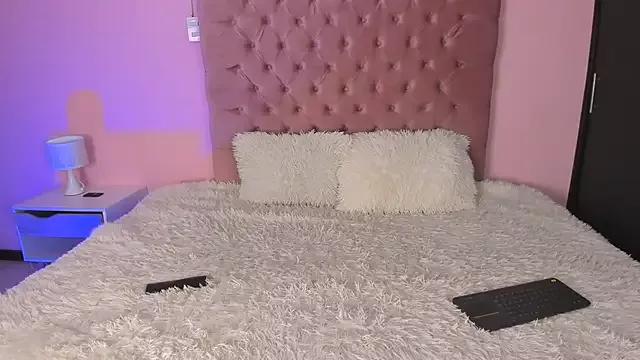 MadeleinPetit from StripChat is Freechat