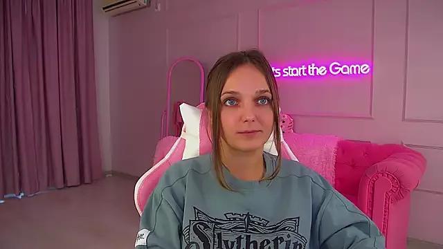 MadisonClares from StripChat is Freechat