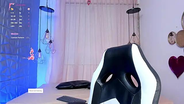 Check-out our cam rooms range and converse on a personal level with our delicious livecams streamers, showing off their spicy curves and toys.
