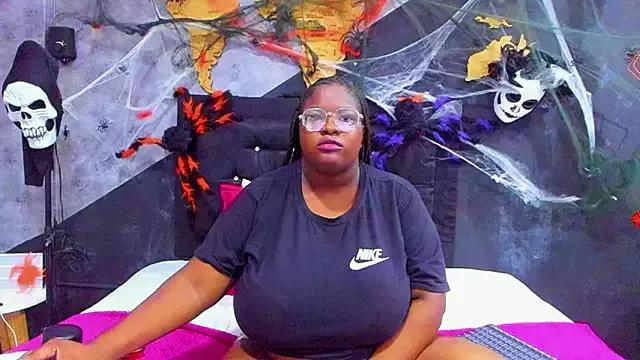 Maiam__Rossi from StripChat is Freechat