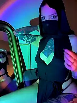 mamiedonuts from StripChat is Freechat