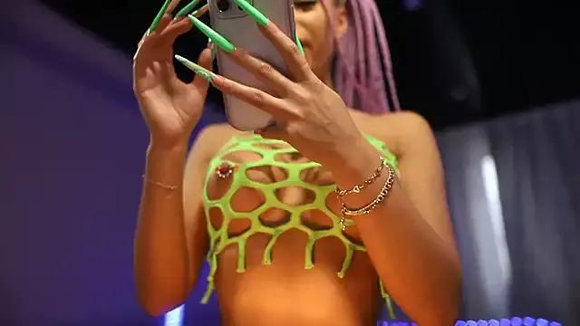 mandypeas from StripChat is Freechat
