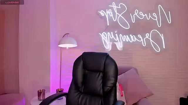 Check-out our cam rooms range and converse on a personal level with our delicious livecams streamers, showing off their spicy curves and toys.