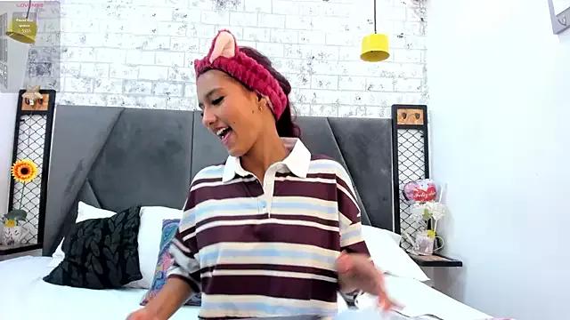 Maray_Lous from StripChat is Freechat