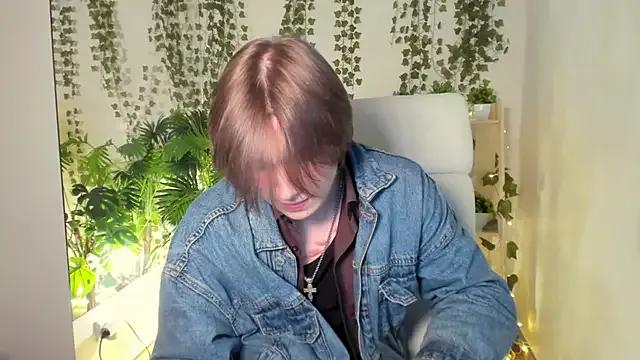 MarcusHuge from StripChat is Freechat