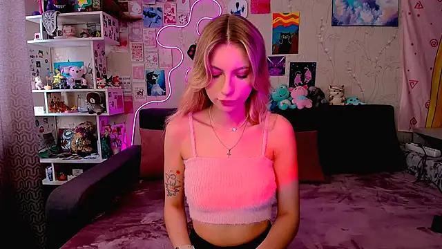 Check-out our cam rooms range and converse on a personal level with our delicious livecams streamers, showing off their spicy curves and toys.