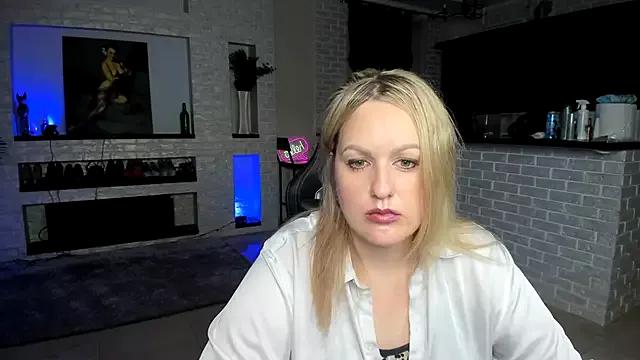 MariemLui from StripChat is Freechat