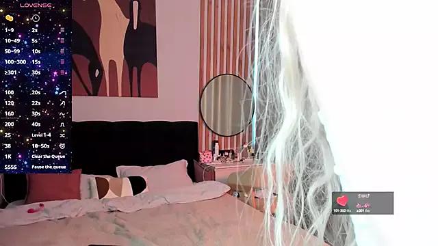 Marilyn_rouuge from StripChat is Freechat