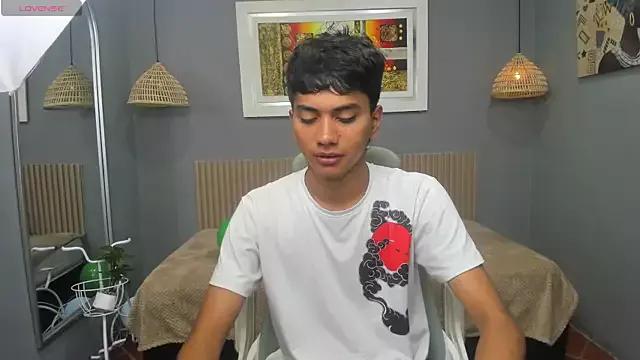 markbowie from StripChat is Freechat