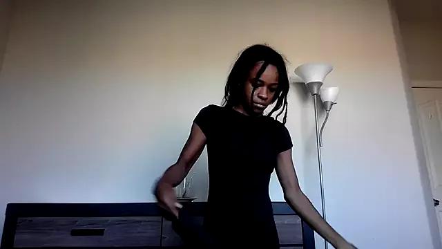Marlowlovee from StripChat is Freechat