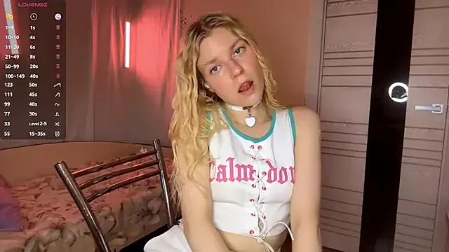 MaryjaneSpider from StripChat is Freechat