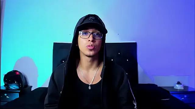 Mattew_Dluca_ from StripChat is Freechat