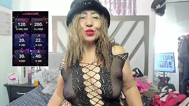 matureluna from StripChat is Freechat