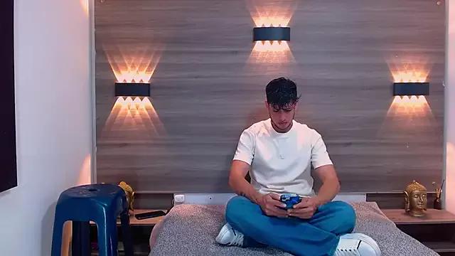 MaxAndLucas from StripChat is Freechat