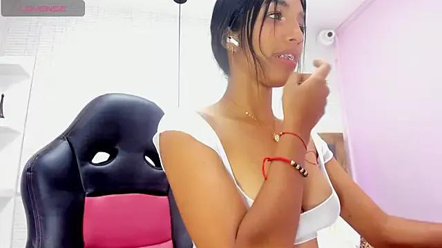 MAYROBERTSS from StripChat is Freechat