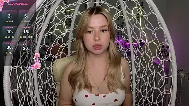 Melissa_babs from StripChat is Freechat