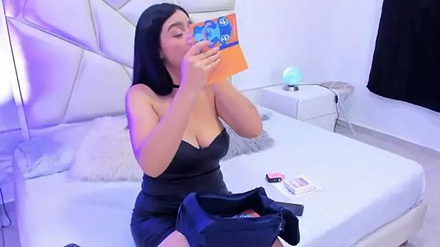 MelodyNahomi from StripChat is Freechat