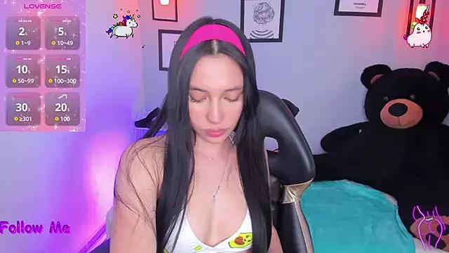 Check-out our cam rooms range and converse on a personal level with our delicious livecams streamers, showing off their spicy curves and toys.