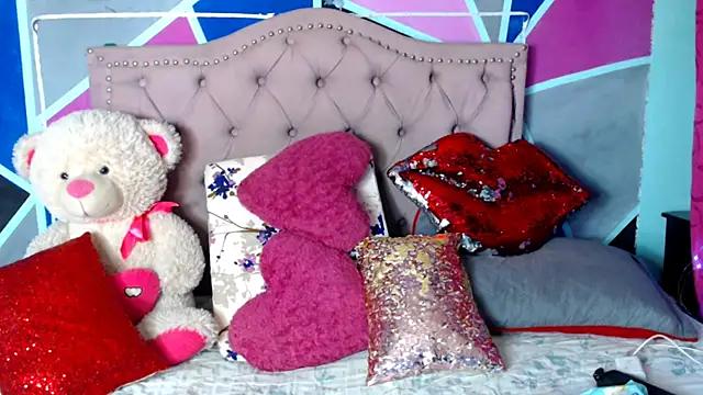 Check-out our cam rooms range and converse on a personal level with our delicious livecams streamers, showing off their spicy curves and toys.