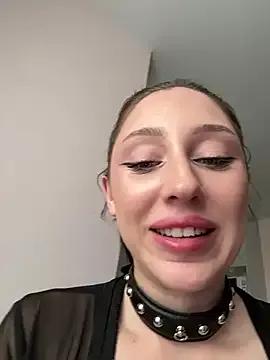 MiaaLoveeee from StripChat is Freechat