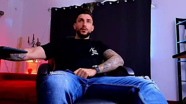 MightyAaron66 from StripChat is Freechat
