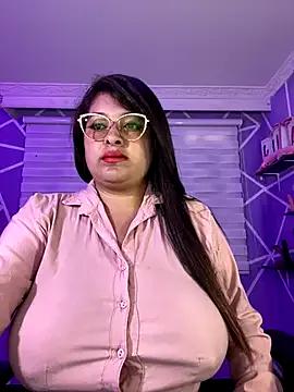 MiiaaJoness from StripChat is Freechat
