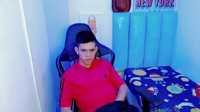 Mike_Cr from StripChat is Freechat