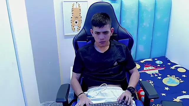 Mike_Cr from StripChat is Freechat