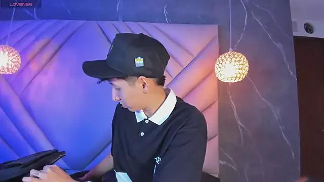 MikeFonse_ from StripChat is Freechat