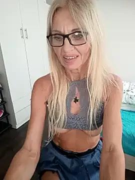Mila_Lovi from StripChat is Freechat