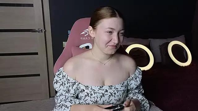 MilaDreamy from StripChat is Freechat