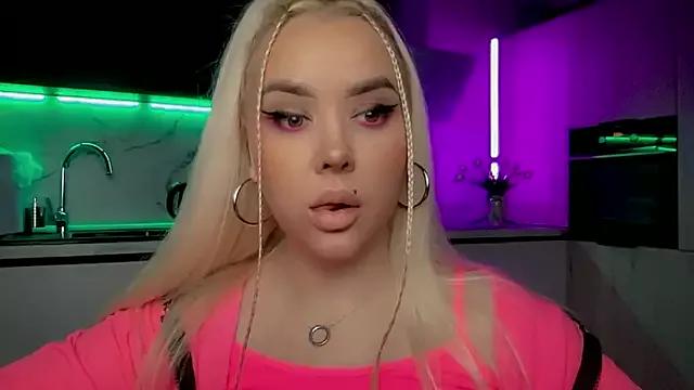 MilanaCr from StripChat is Freechat