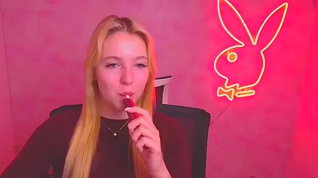 Milka_kiss_ from StripChat is Freechat
