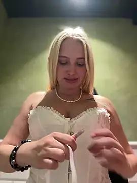 Milkyy_wway from StripChat is Freechat
