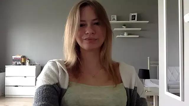 MillieShow from StripChat is Freechat