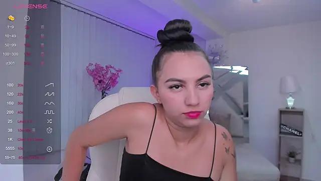 Mirandaa_ker from StripChat is Freechat