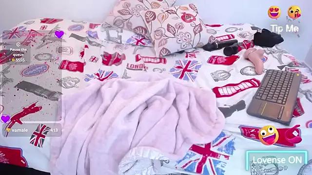 misnaomi from StripChat is Freechat