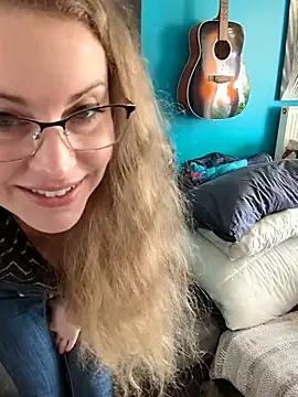 Miss_luxiole from StripChat is Freechat