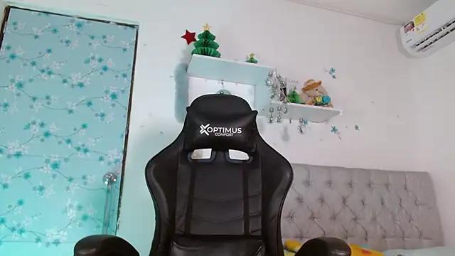 Check-out our cam rooms range and converse on a personal level with our delicious livecams streamers, showing off their spicy curves and toys.