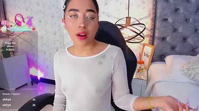 MissAmara from StripChat is Freechat