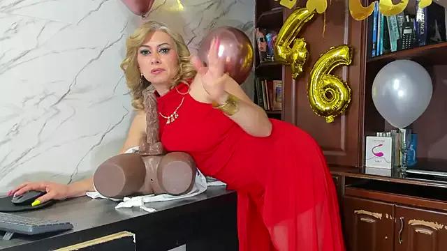 Check-out our cam rooms range and converse on a personal level with our delicious livecams streamers, showing off their spicy curves and toys.