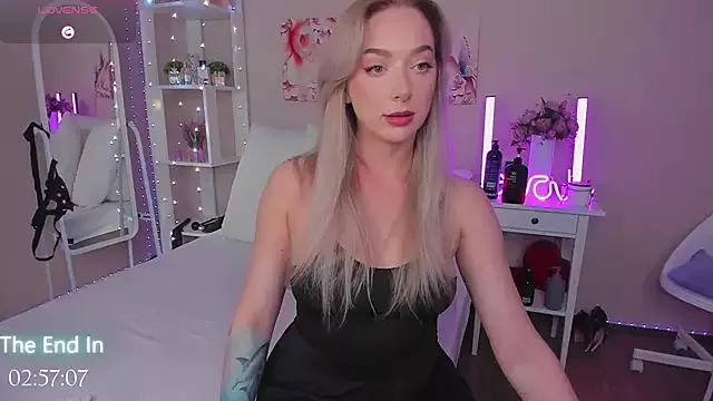 MissLisaX from StripChat is Freechat