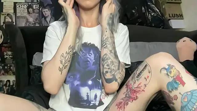 MissMidnightUK from StripChat is Freechat