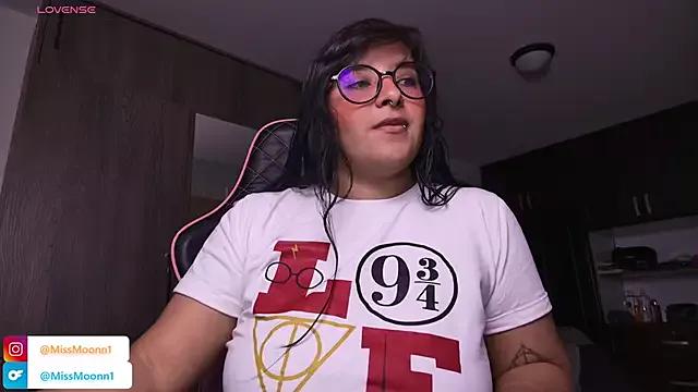 MissMoonn1 from StripChat is Freechat