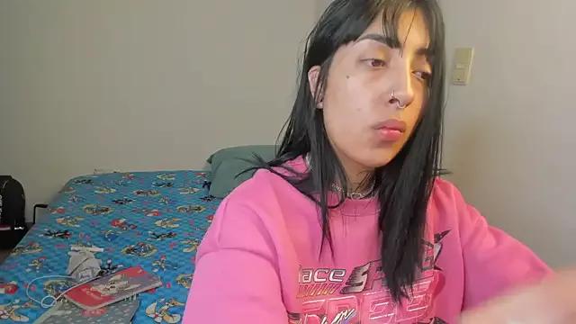 missnickeloo from StripChat is Freechat